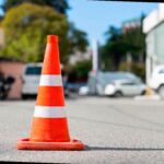 Ремонтные работы на улице Гагарина в центре Сочи начались, и в связи с этим временно перекрыли съезд на эту улицу с улицы Егорова. Чтобы облегчить движение, введена временная схема движения на улице Егорова между Красноармейской и Гагарина. Также изменены маршруты автобусов №18 и №92. Ремонтные работы будут продолжаться несколько месяцев, а нормальное движение планируется восстановить к концу ноября. Подробнее об этом и о других строительных работах в городе можно прочитать на сайте sochinews.io. (Фото: Администрация Сочи)