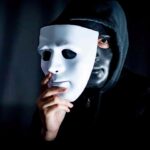 Новая схема обмана: мошенники выдают себя за налоговую и выманивают СМ